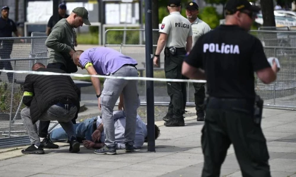 Σλοβακία: Στο δικαστήριο ο δράστης της απόπειρας δολοφονίας του πρωθυπουργού